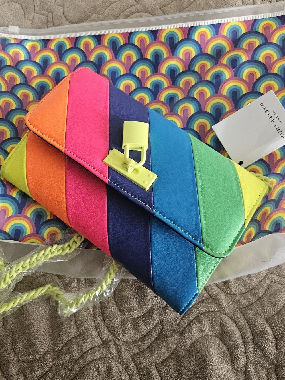 Kurt Geiger Wallet In Chain - Picture 5 of 8